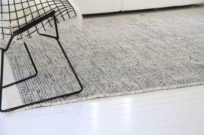 Vlak wollen vloerkleed zwart wit Anna Mixed closeup