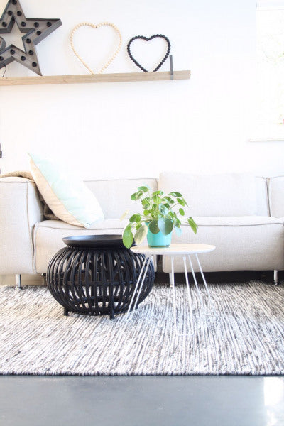 Vlak wollen vloerkleed zwart wit Anna Mixed sfeer