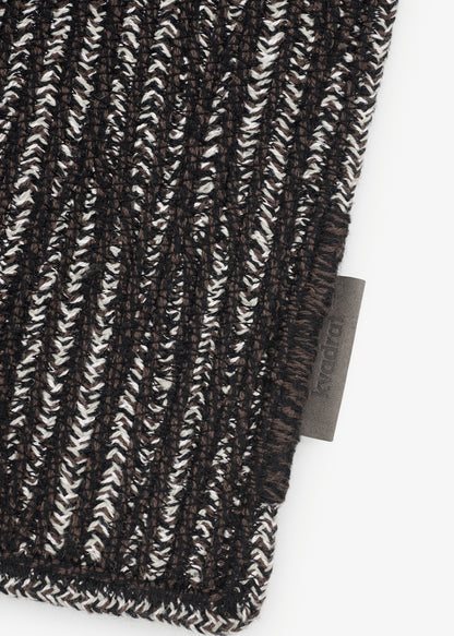 Vloerkleed_Kvadrat_Braid_Bruin_Zwart_0191_Detail