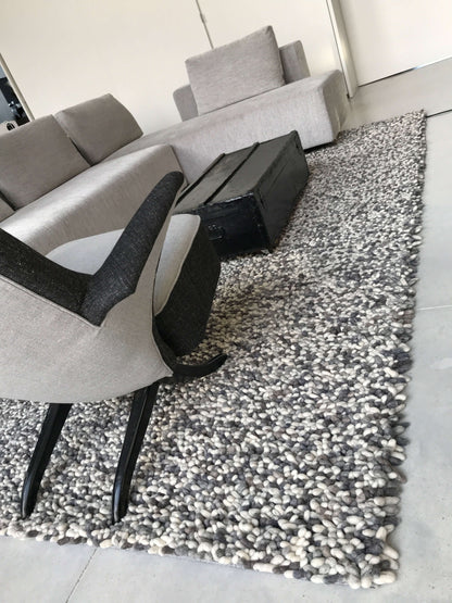 Wollen vloerkleed grof hoogpolig Tatum Grijs Mix 04 interieur