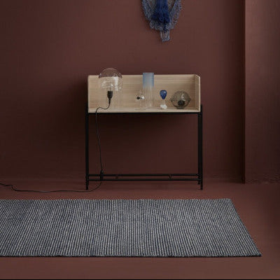 Wollen vloerkleed hip Fenne Grijs Nachtblauw Interieur