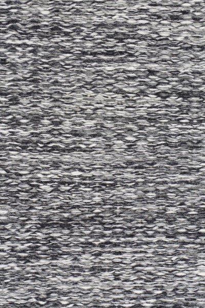 Wollen vloerkleed hip Gise Zwart Gebroken Wit Detail