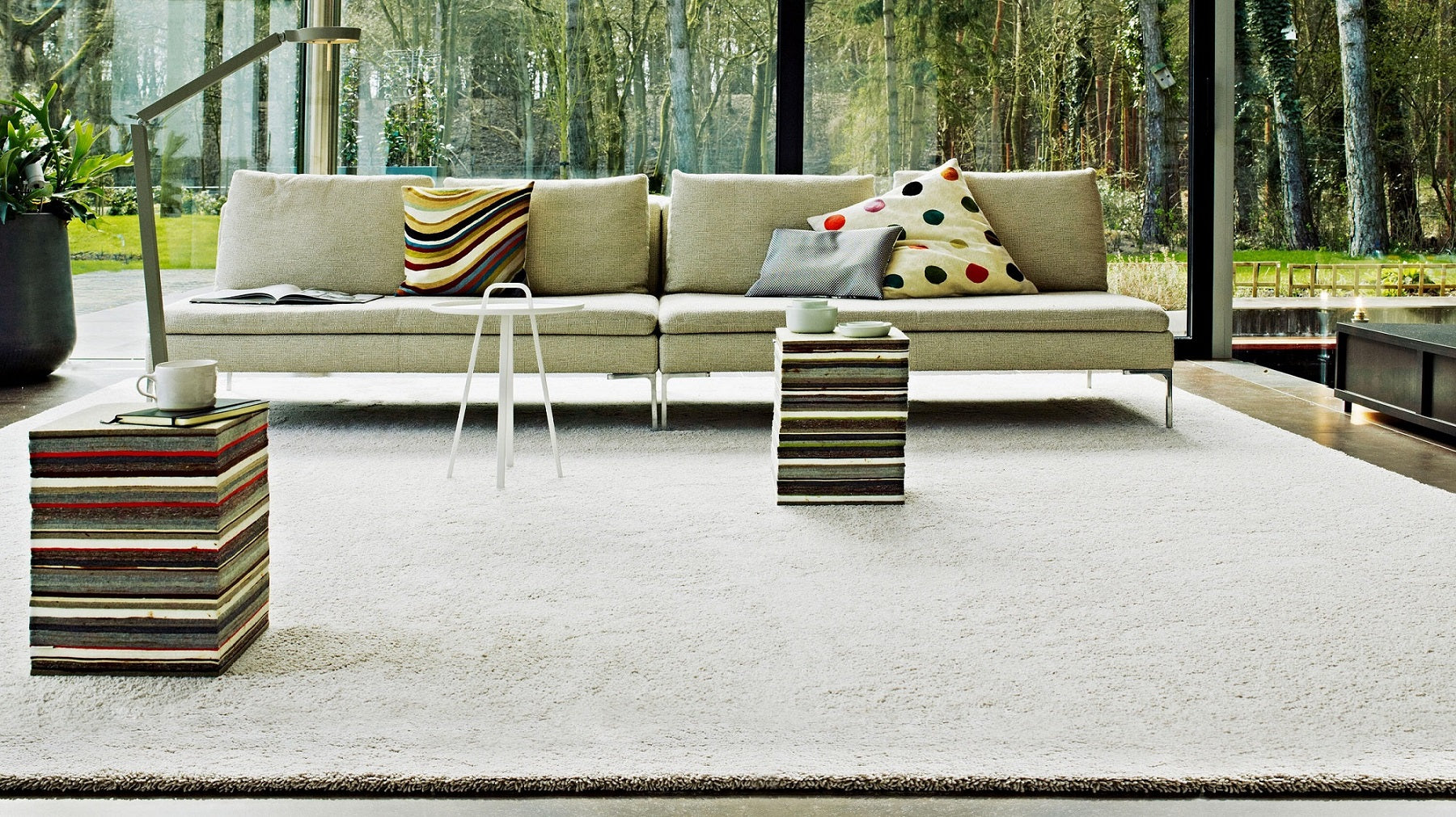 Wollen vloerkleed Peet Lichtgrijs 052 interieur