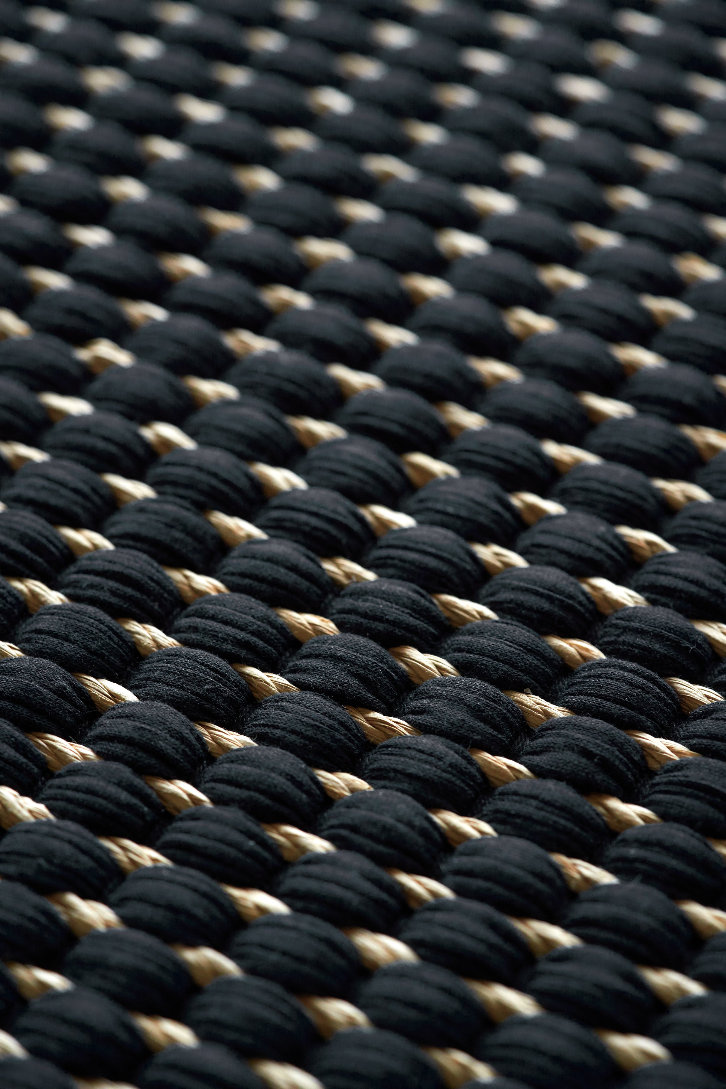 Woodnotes Duetto Natural Black 17101002 closeup