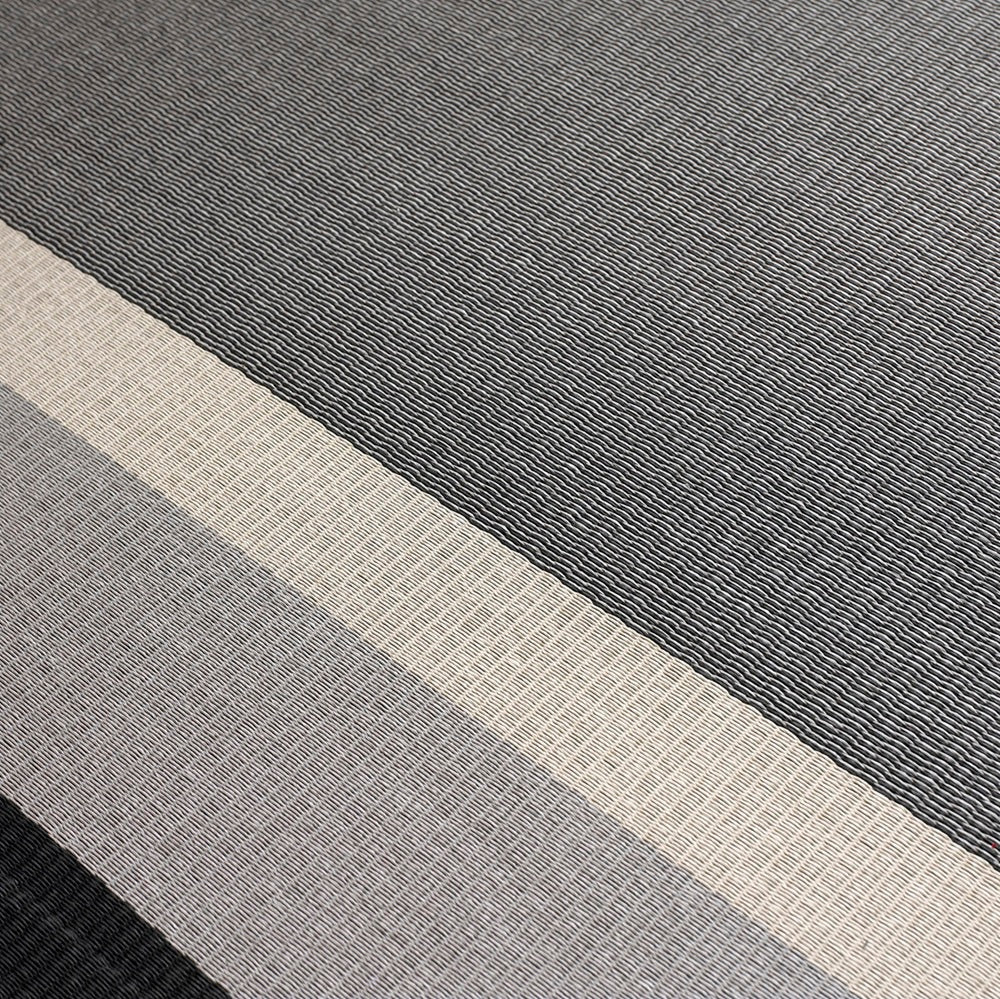 Design vloerkleed Woodnotes Panorama Black – Light Grey 1330930; Design vloerkleed Woodnotes Panorama Black – Light Grey 1330930; Design vloerkleed Woodnotes Panorama Black – Light Grey 1330930; Design vloerkleed Woodnotes Panorama Black – Light Grey 1330930