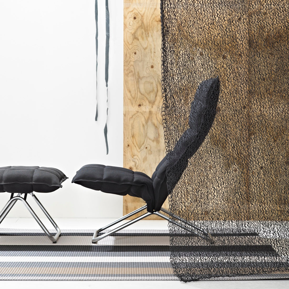 Design vloerkleed Woodnotes Avenue Light Grey - Graphite 1373040; Design vloerkleed Woodnotes Avenue Light Grey - Graphite 1373040