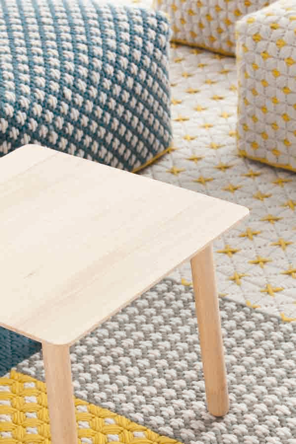 silai_blue_en_white_poef_met_kleed